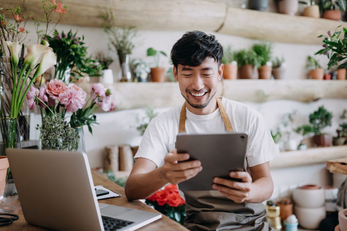 male florist looking at ipad